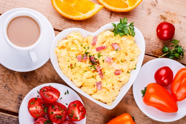 Herzhaftes Frhstck - Rhrei, Schinken, Kaffee Herzhaftes Frhstck - Rhrei, Schinken, Kaffee