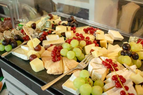 Sunday-Brunch-Kaeseplatte-quer-web Sunday-Brunch-Kaeseplatte-quer-web